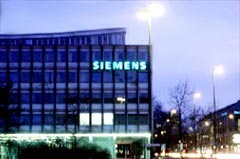 Firmengebäude von Siemens mit Firmenschriftzug